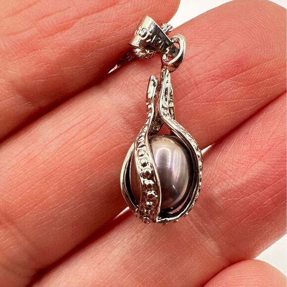 You get 2, 18kt GP, genuine black/white pearl earring and necklace double set!! - Picture 9 of 15